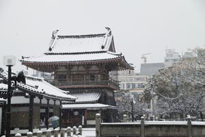 雪の四天王寺北鐘
