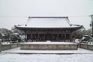 雪の四天王寺石舞台
